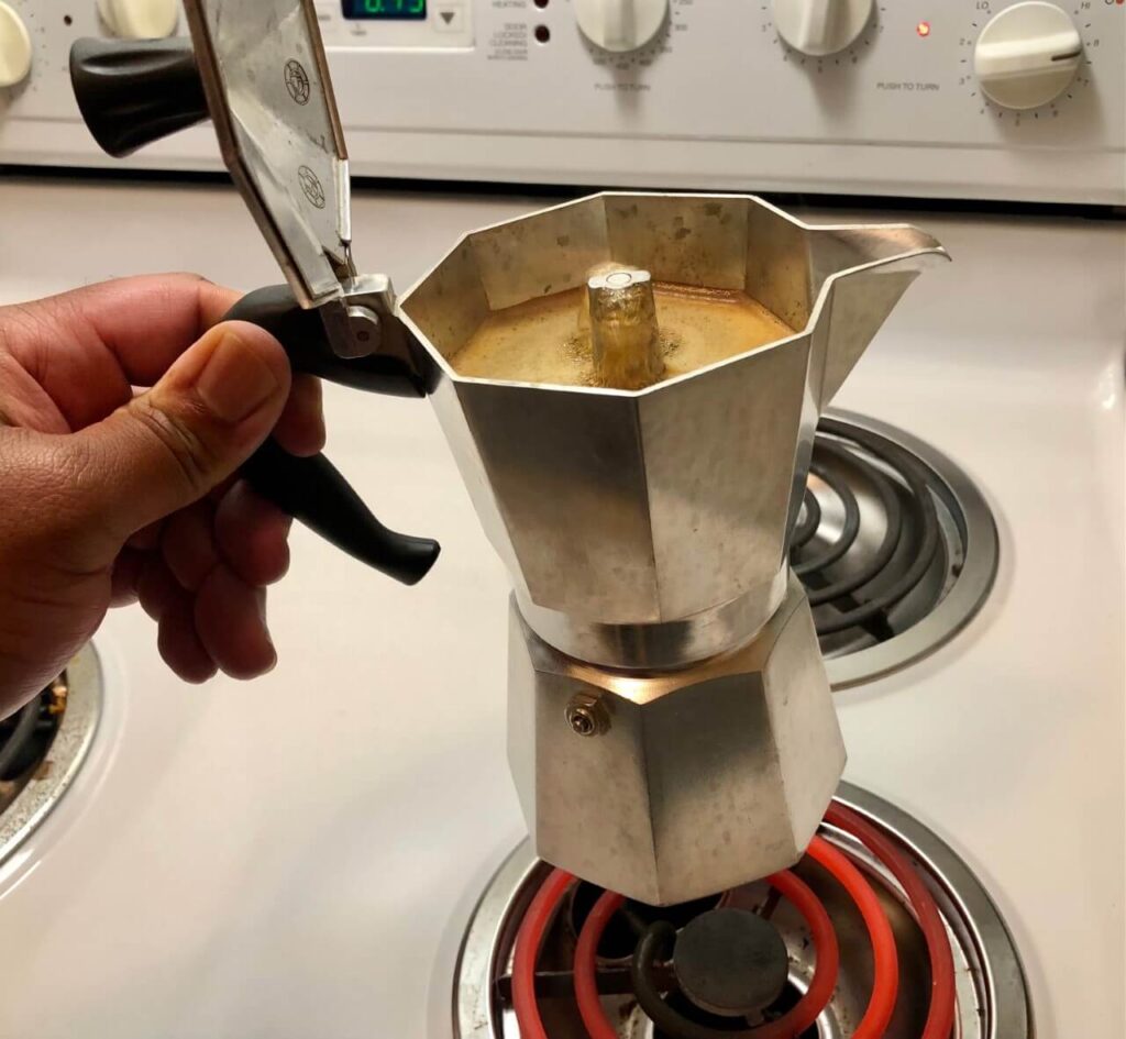 why do moka pots sputter